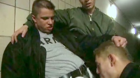 Orgia gay selvaggia con skinhead tedeschi perversi sottopassaggio